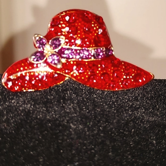 Red Hat Society 🌹 - Picture 1 of 5